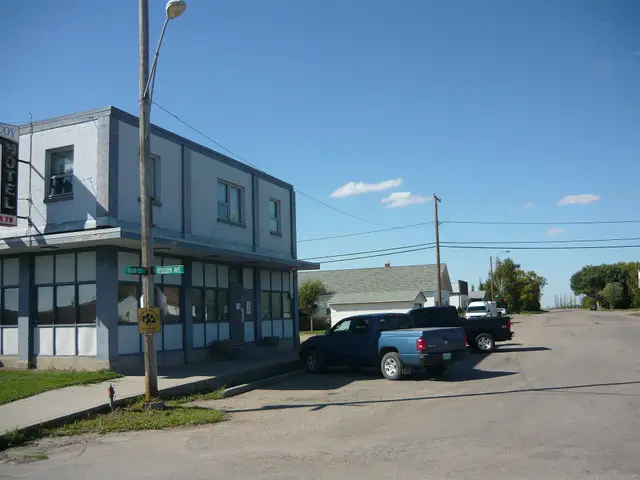 Main Street and Rayburn Avenue with the Vanscoy Hotel